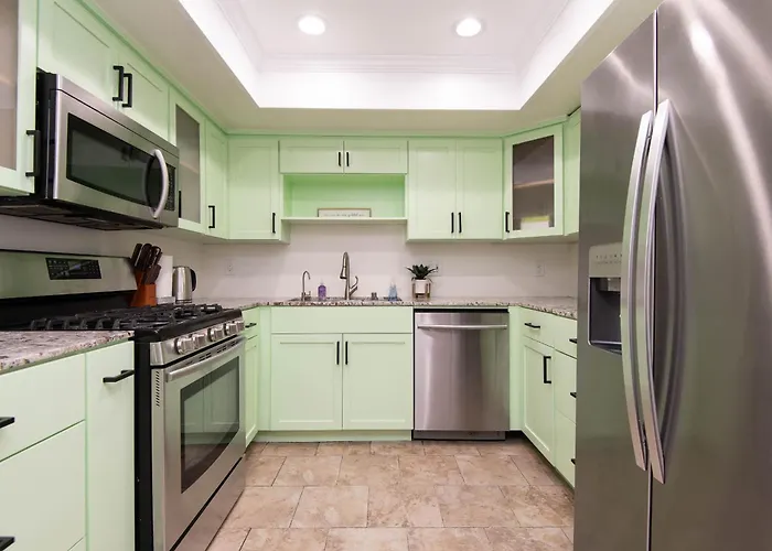 Spacious 2Br/2.5Ba + Game Room