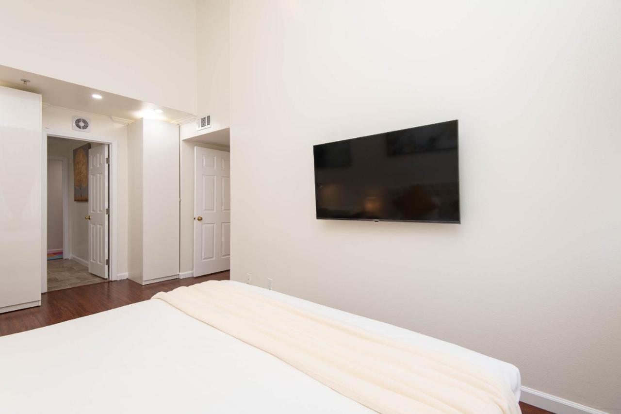 Spacious 2br/2.5ba + Game Glendale