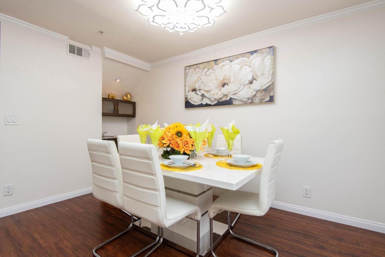 Spacious 2br/2.5ba + Game Apartment Glendale