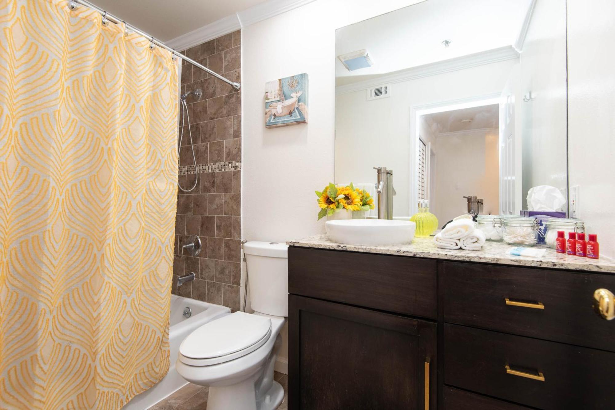 Spacious 2br/2.5ba + Game Glendale