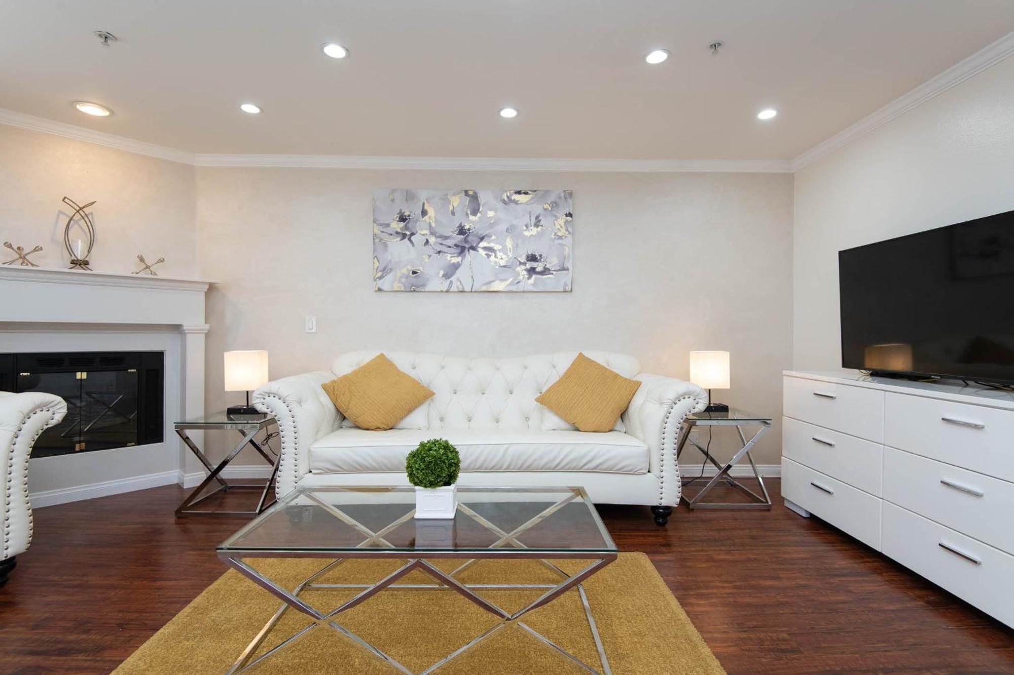 Spacious 2br/2.5ba + Game Apartment *
