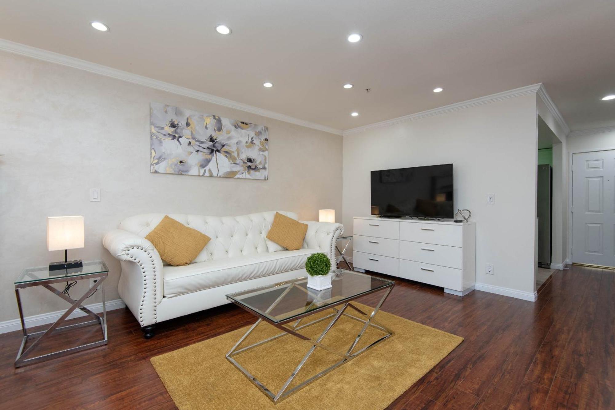 Spacious 2br/2.5ba + Game Apartment *
