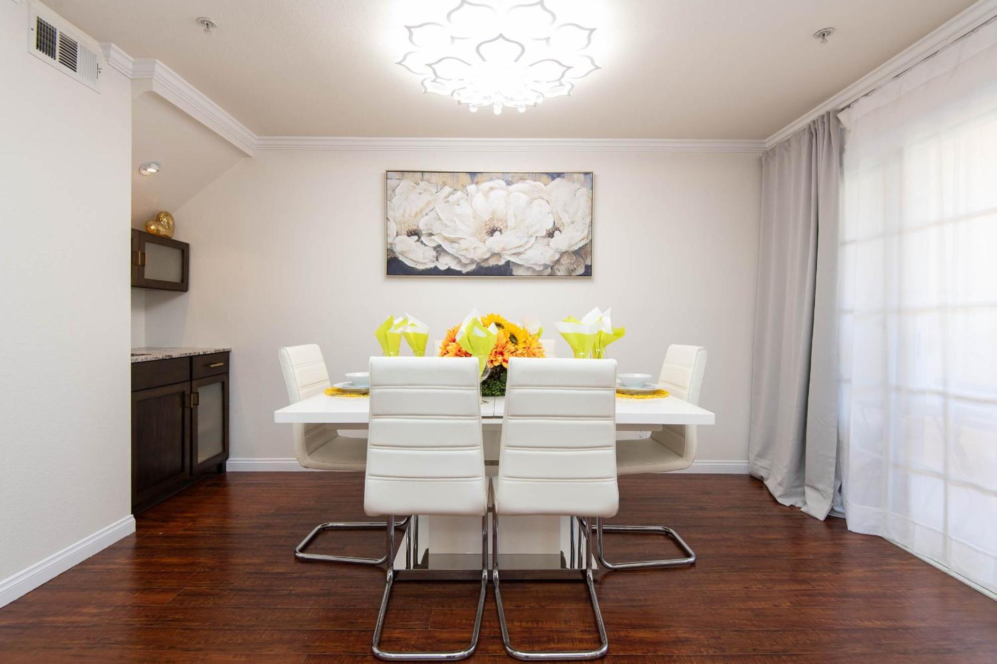 Apartment Spacious 2br/2.5ba + Game Glendale