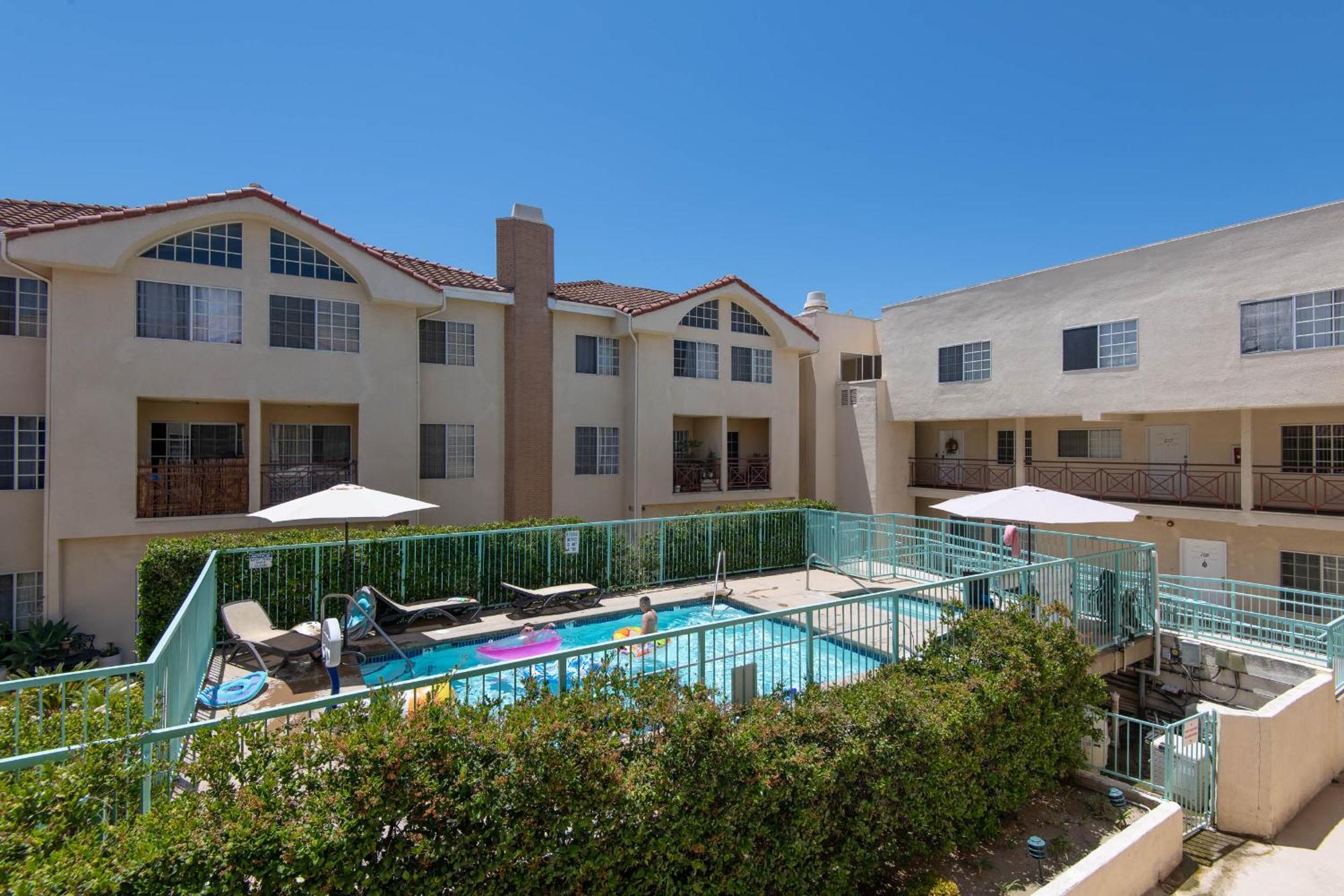 Spacious 2br/2.5ba + Game * Glendale
